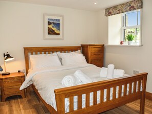 3 bedrooms, free WiFi, bed sheets, wheelchair access - 3 bedroom accommodation in Buryas Bridge, near Penzance (Buryas Bridge, near Penzance)