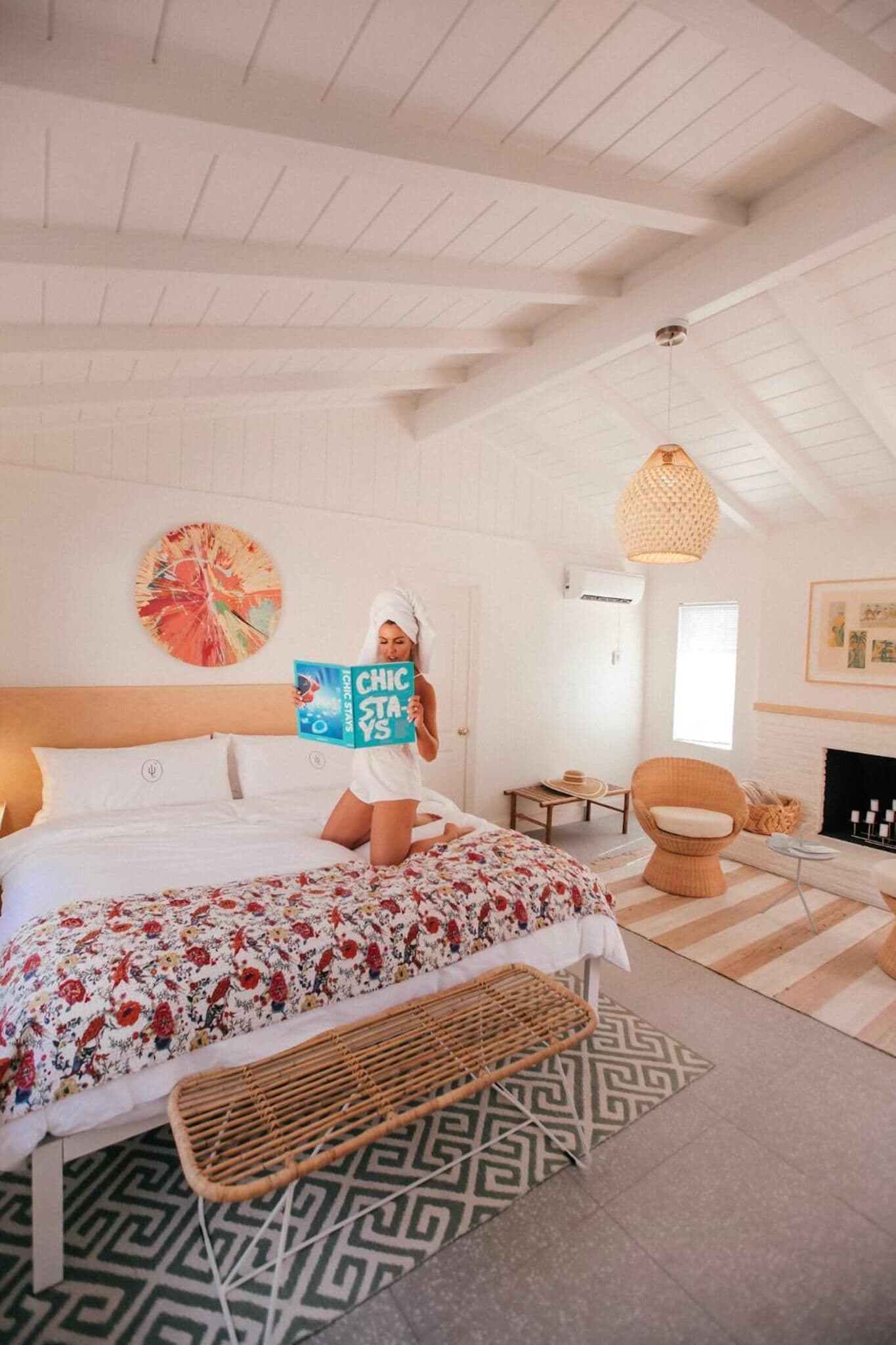 Strykjärn/strykbräda och sängkläder