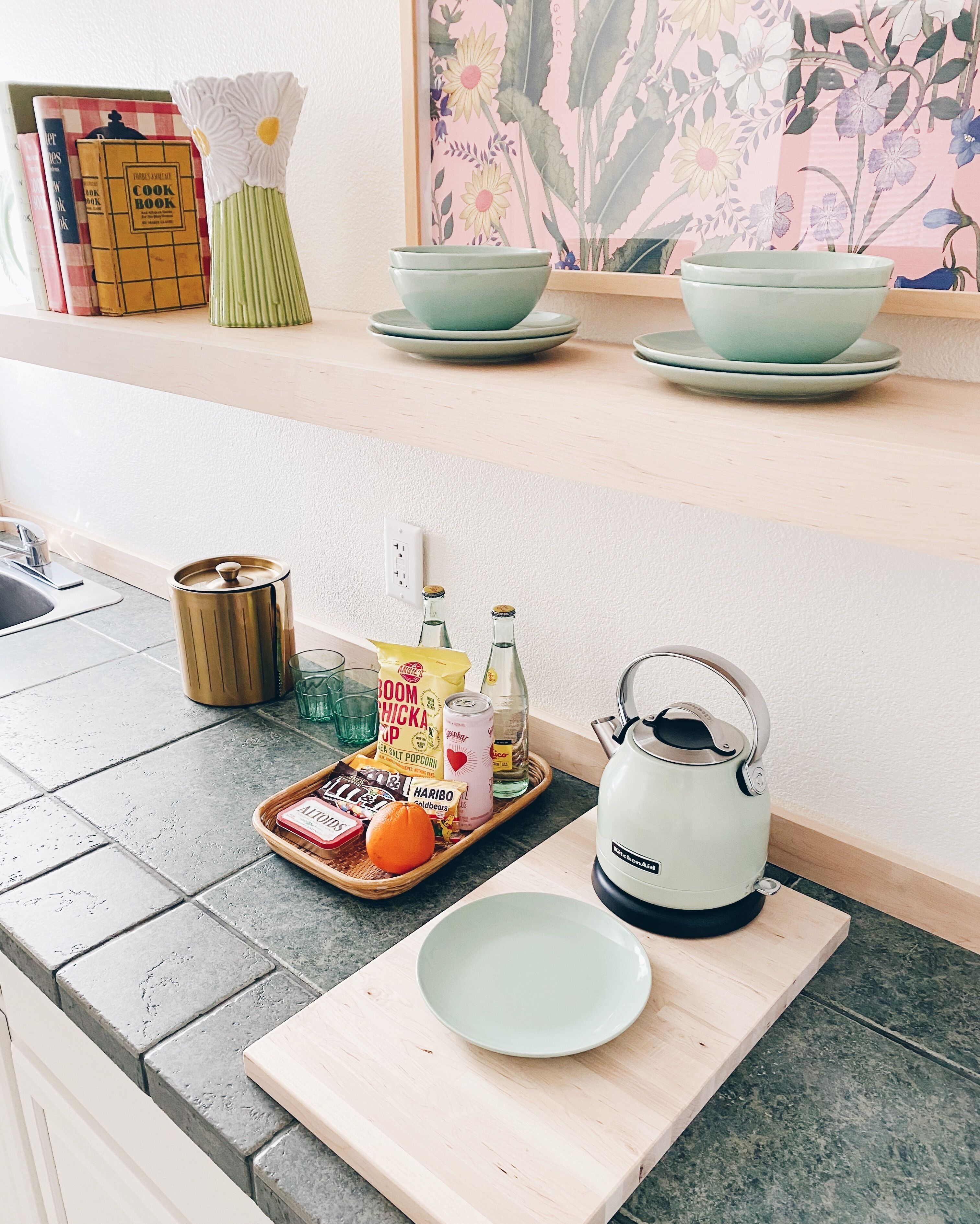 superior room, 1 king bed | minibar