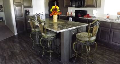 50% to Book the Gecko Home - Clean 3BR - Sleeps 6- By TNT.