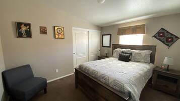 3 chambres, bureau, fer et planche Ă repasser, lit parapluie