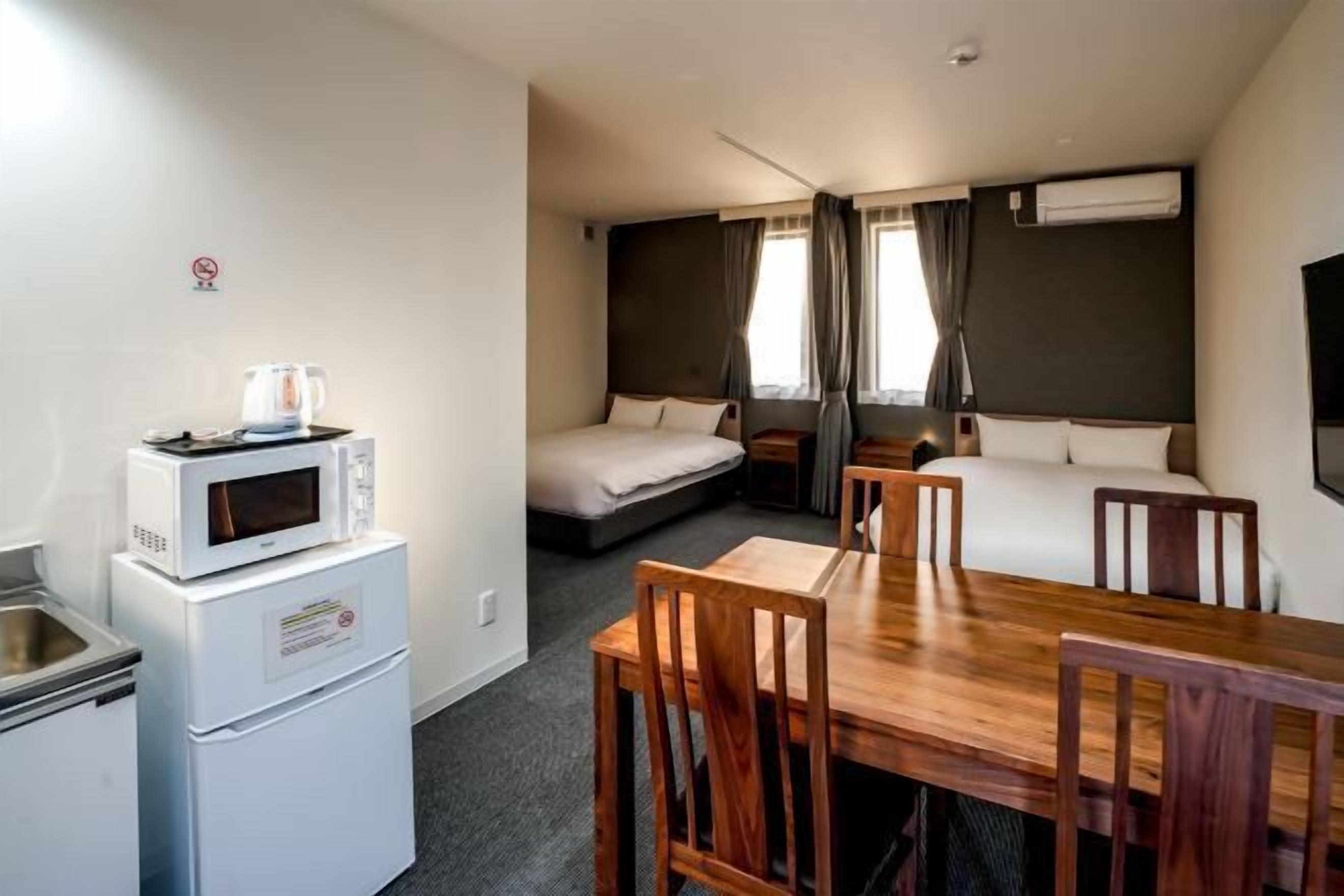 In-room safe, free WiFi, bed sheets