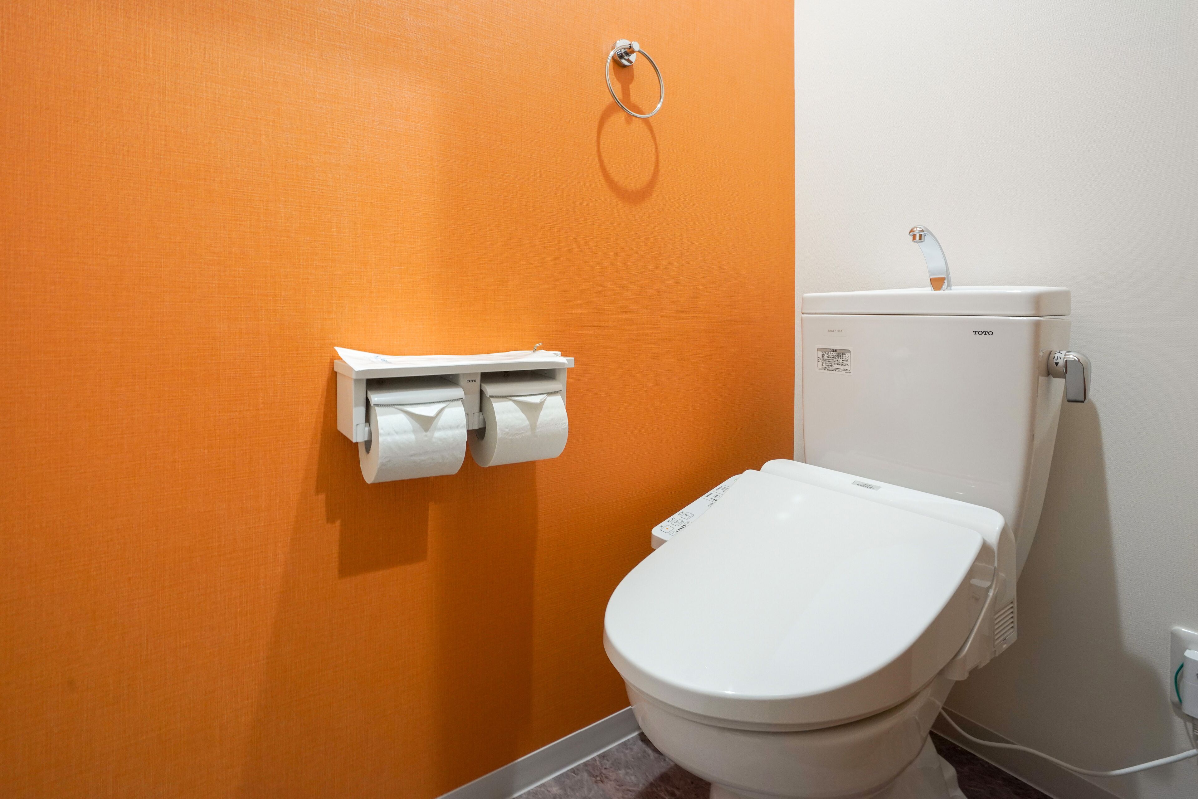 deluxe twin room, non smoking | in-room safe, free wifi, bed sheets