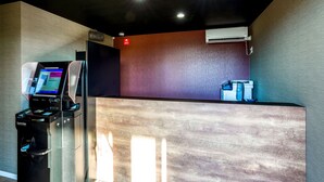 A reception area with a digital kiosk, a trash bin, and an air conditioning unit. - Hotel R9 The Yard Yaita (Yaita)