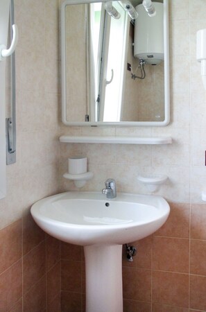 Towels - Lovely apartment in villa for 6 guests with A/C, pool, WIFI, TV and terrace (Eraclea)