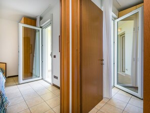 Interior - Nice apartment for 6 people with WIFI, A/C, TV and balcony (Caorle)