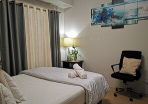 Condo família, 1 quarto | Escrivaninha, Wi-Fi de cortesia, roupa de cama