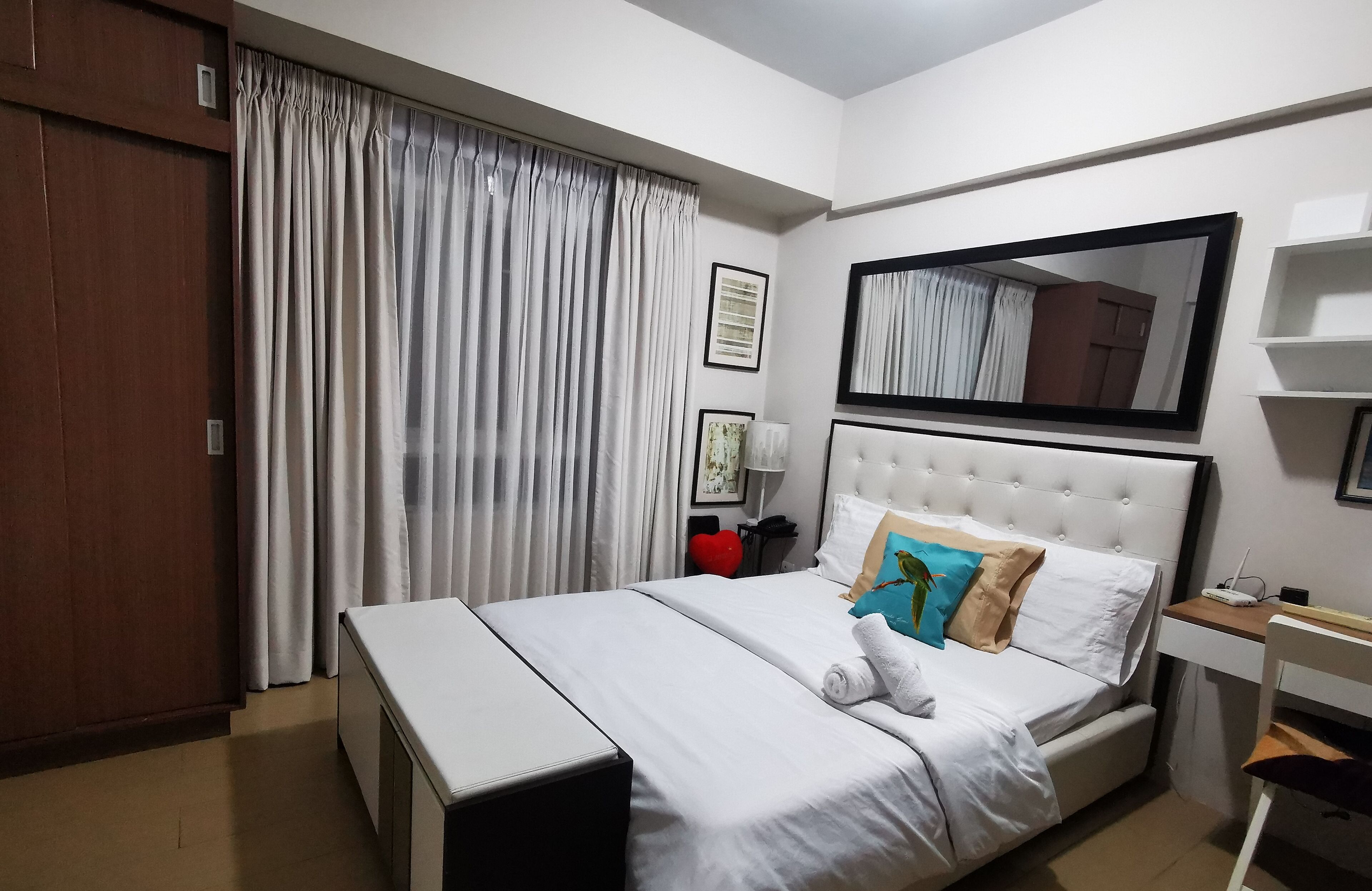 Deluxe-Apartment, 1 Queen-Bett, barrierefrei, Nichtraucher | Schreibtisch, kostenloses WLAN, Bettwäsche