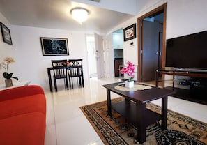 1 BR Condo | Living area | Flat-screen TV, Netflix, streaming services