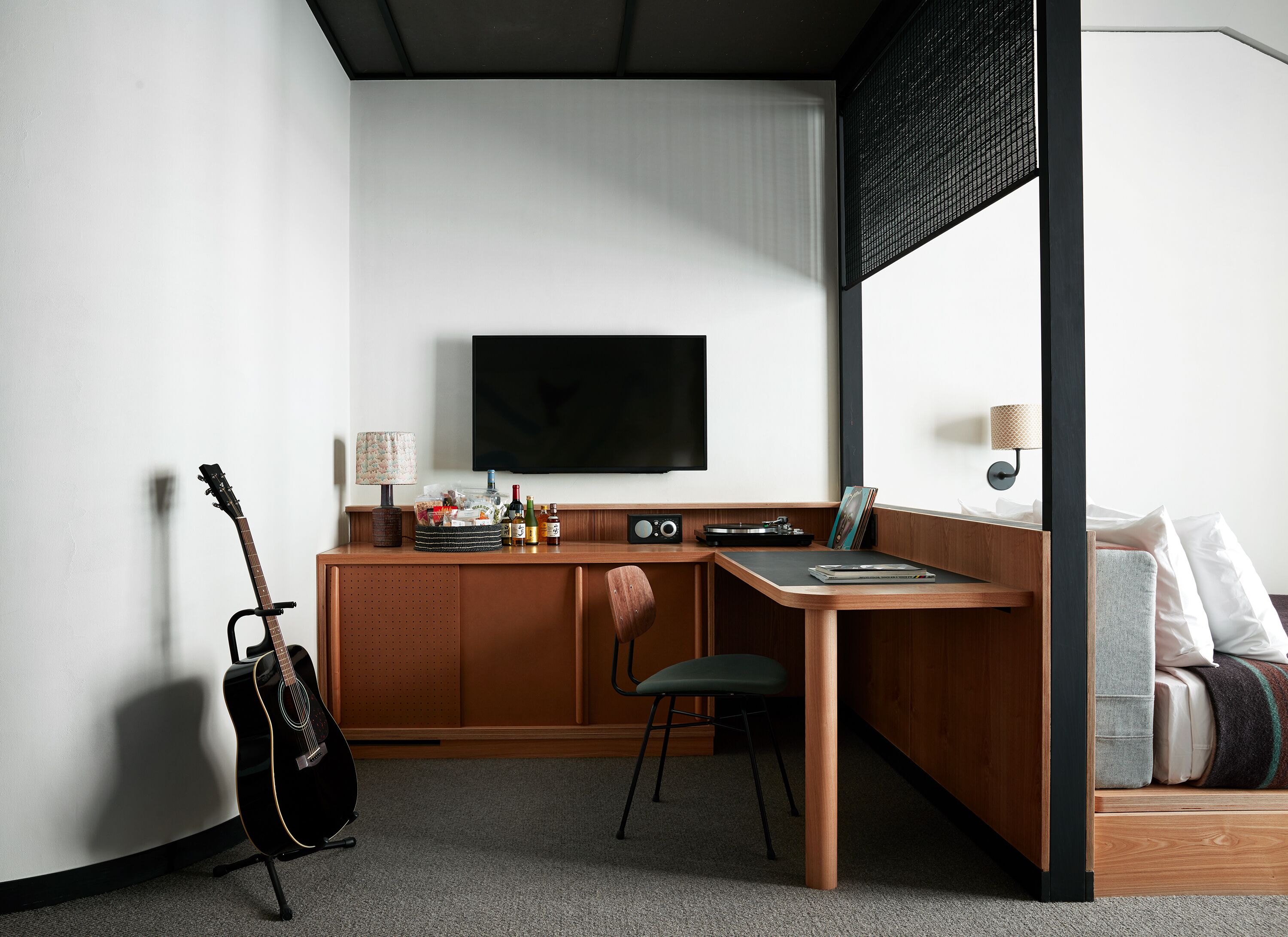 historic twin, non smoking (sleeps: 2 adults and 2 children under 12 yrs) | television