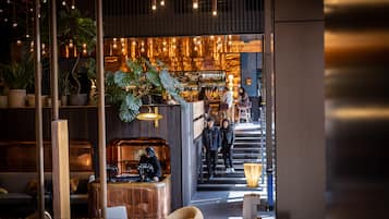 2 restaurantes; se sirve cocina mexicana