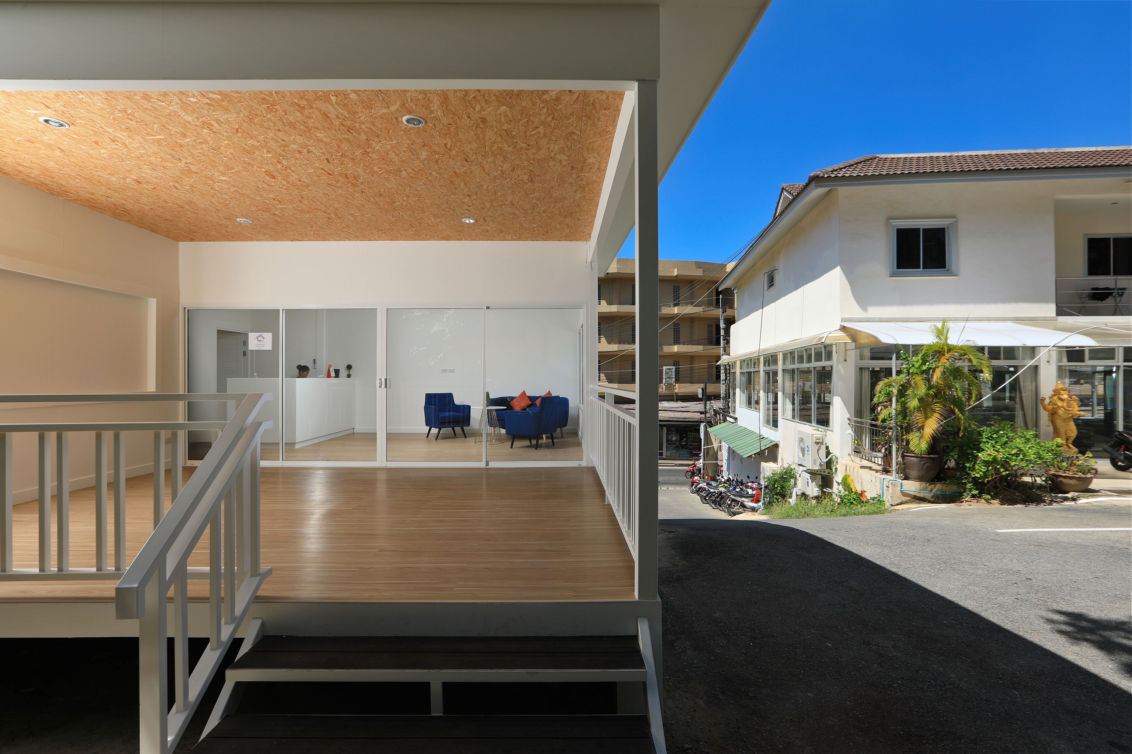 ฝ่ายต้อนรับ