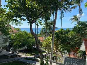 Property grounds - Kata White Villas (Karon)