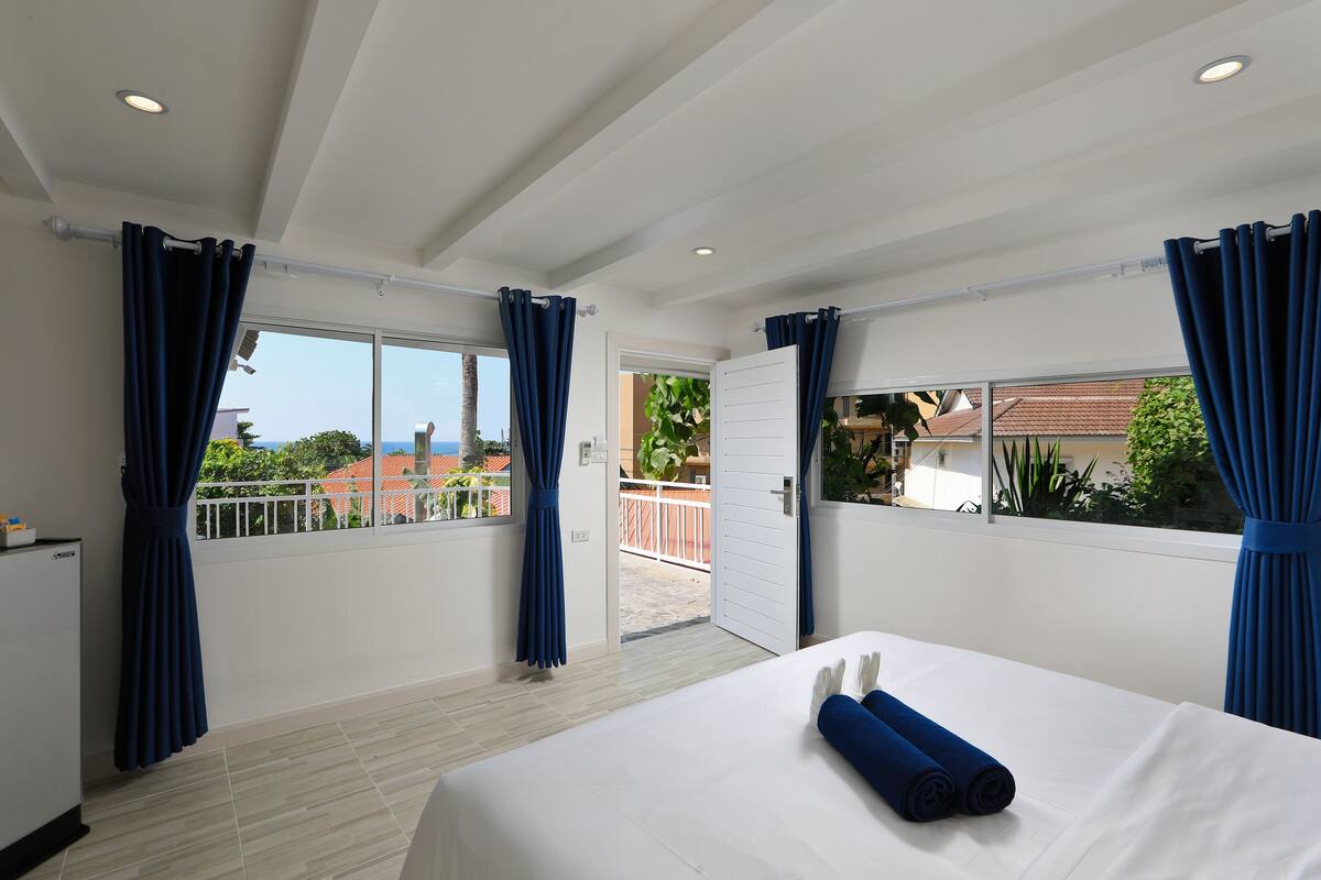In-room safe, desk, blackout drapes, soundproofing