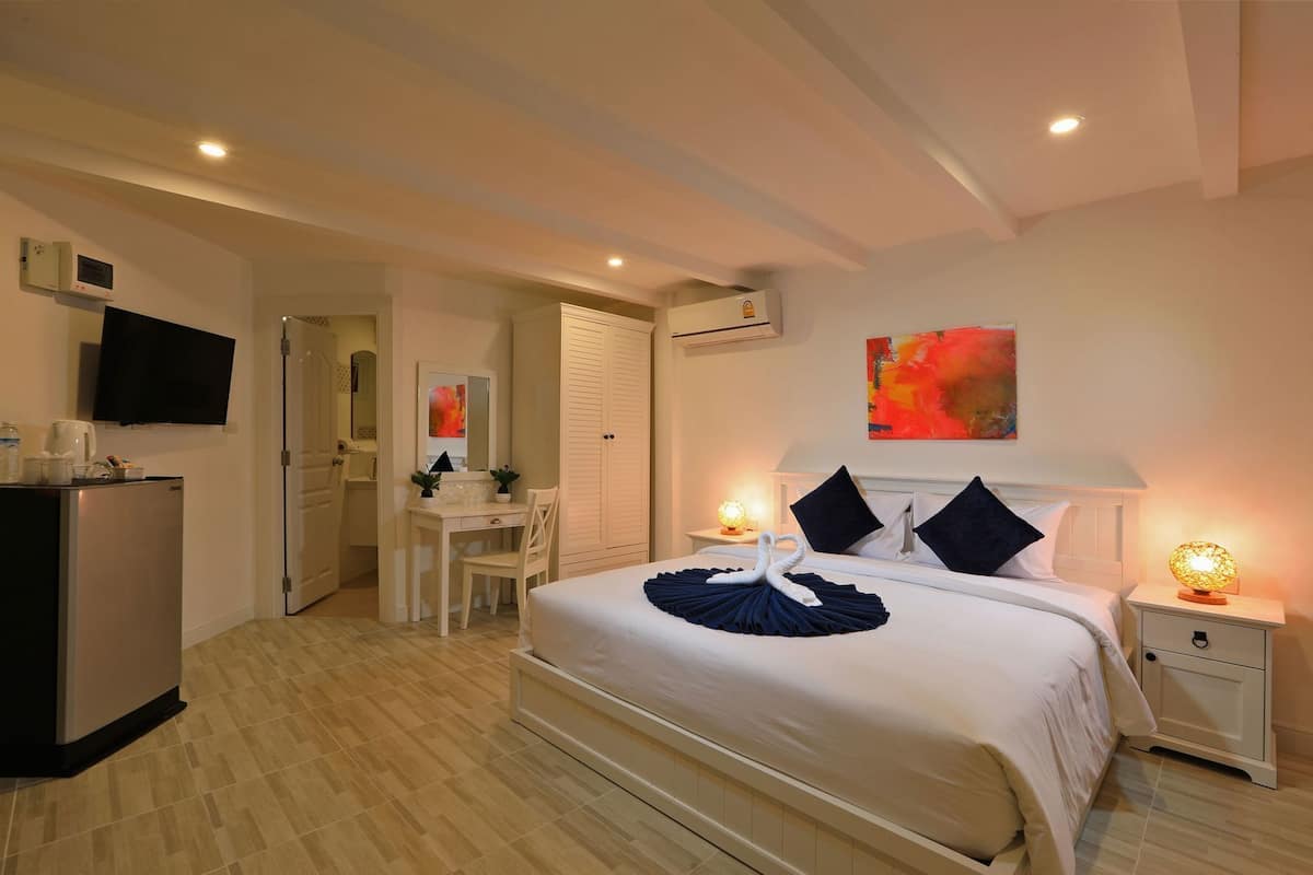 In-room safe, individually decorated, individually furnished, desk