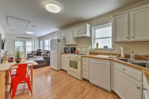 Fridge, microwave, stovetop, dishwasher
