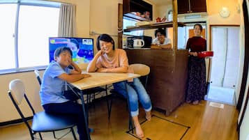 Max Occupancy 5 People, Non Smoking | Private kitchen | Stovetop, electric kettle, cookware/dishes/utensils