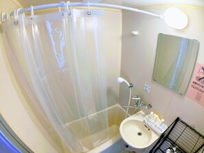 Max Occupancy 5 People, Non Smoking | Bathroom | Separate bathtub and shower, towels, shampoo - Guesthouse LuLuLu Atago (Kochi)