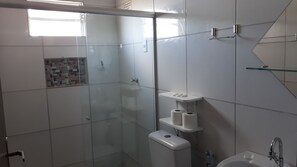 Shower, towels - Pousada Pedra do Sossego (Triunfo)