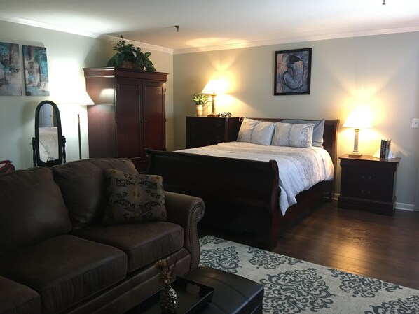 Iron/ironing board, WiFi, bed sheets