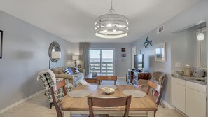 Dining - Ocean View Condo on Tybee's scenic North Beach by Lighthouse - Winter Rates! (Tybee Island)