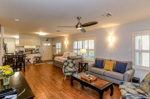 The Texas Bluebonnet - Garden and Spa w/ Fast Wi-Fi and Free Parking