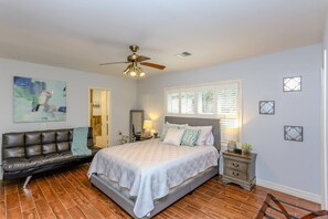 3 slaapkamers, een strijkplank/strijkijzer, gratis wifi, beddengoed