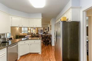 Interior - The Texas Bluebonnet - Garden and Spa w/ Fast Wi-Fi and Free Parking (Houston)