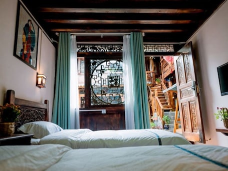 Escritorio, cortinas blackout, wifi gratis y ropa de cama