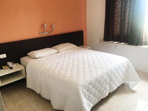 Minibar, free WiFi, bed sheets