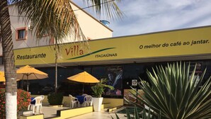 A restaurant named 'Villa' with outdoor seating and umbrellas. - Itacaiunas Hotel (Maraba)