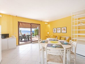 Dining - Beautiful apartment for 4 guests with WIFI, TV and patio (Piombino)