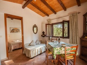 Dining - Cosy apartment in villa for 2 guests with WIFI, TV, terrace and pets allowed (Capoliveri)