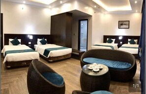 迷你吧、書桌、隔音、免費 Wi-Fi