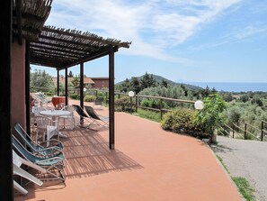 Outdoor dining - Nice apartment for 4 guests with A/C, WIFI, TV and terrace (Capoliveri)