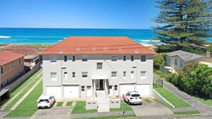 Exterior - Elanora 1 - Beachfront Unit (Avoca Beach)