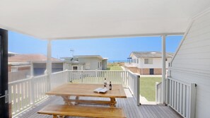 Outdoor dining - Elanora 1 - Beachfront Unit (Avoca Beach)