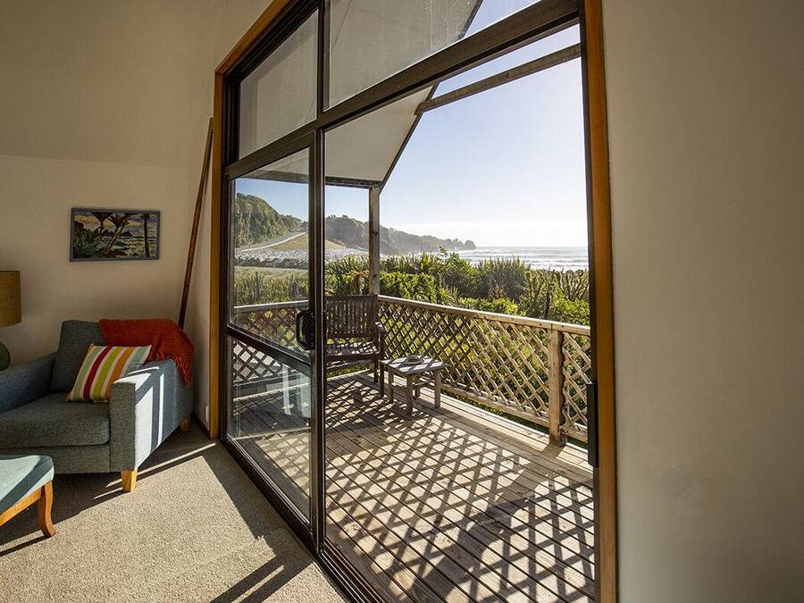 Luxury House | Living area | LED TV