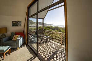 Luxury House | Living area | LED TV - Seascapes Holiday House (Punakaiki)