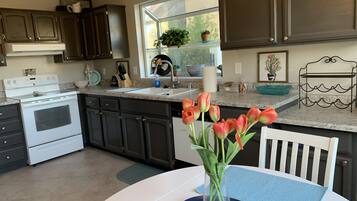 Refrigerador, microondas, horno y lavavajillas