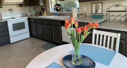 Short Walk to Activity Center and pool with beautiful yard - pet friendly!!