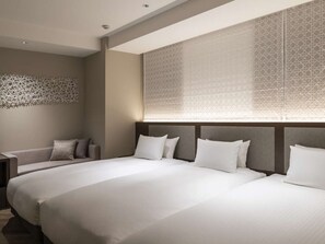 Chambre Triple Familiale, non-fumeur (Children breakfast fee paid onsite)