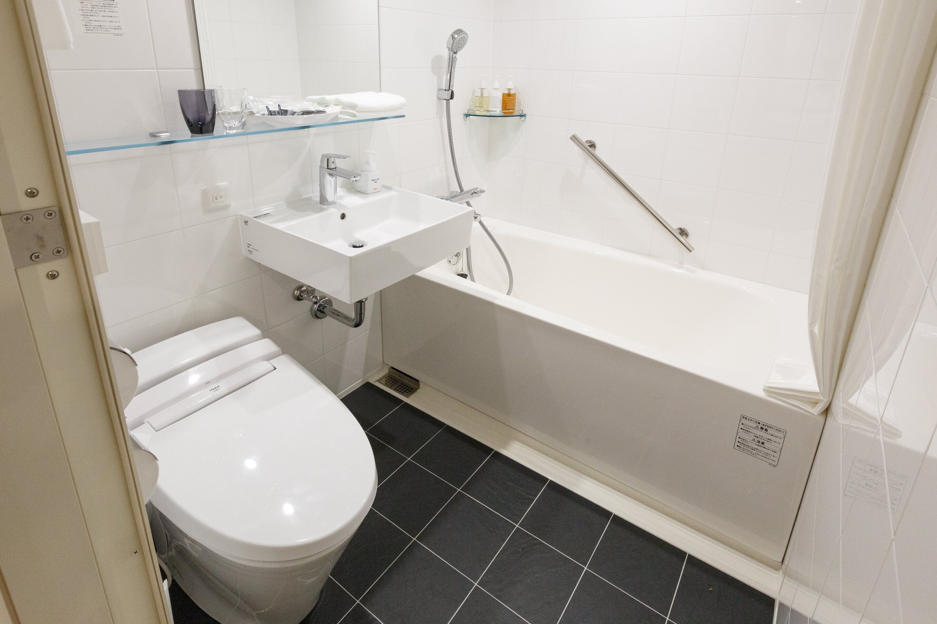 combined shower/bathtub, free toiletries, hair dryer, slippers
