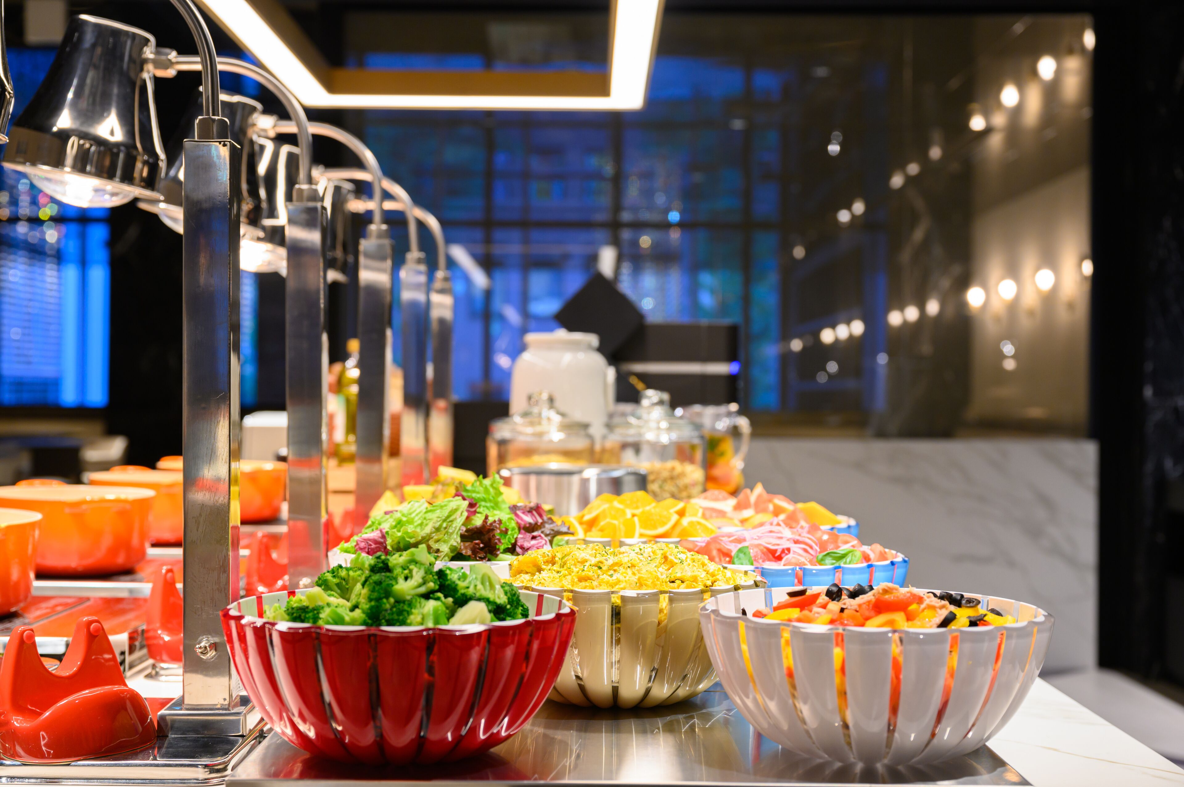 daily buffet breakfast (jpy 2500 per person)