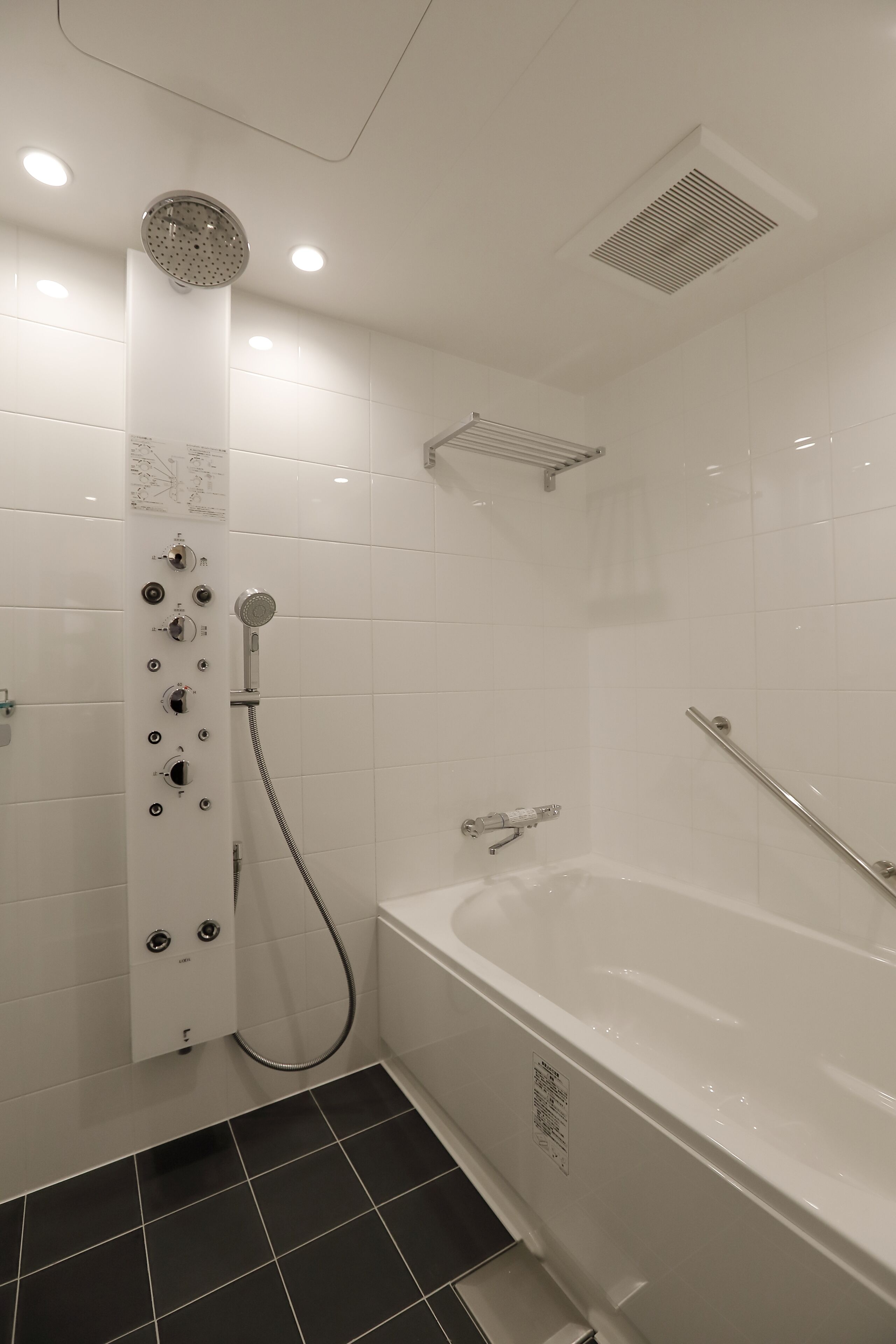 combined shower/bathtub, free toiletries, hair dryer, slippers