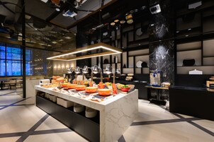 Tägliches Frühstücksbuffet (2500 JPY pro Person)