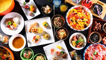 Daily buffet breakfast (JPY 2500 per person)