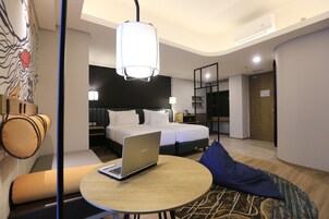 Executive Twin Room | Desk, free WiFi, bed sheets