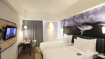 Deluxe-værelse med 2 enkeltsenge | Badeværelse | Bruser, gratis toiletartikler, hårtørrer, hjemmesko