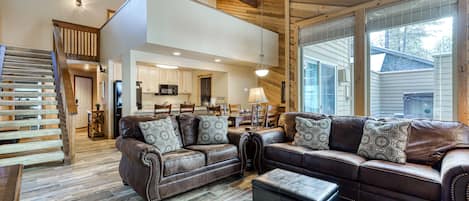 Una televisión, una chimenea